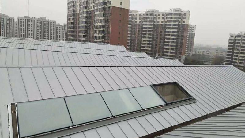 相比传统屋面，铝镁锰板屋面的优势在哪里